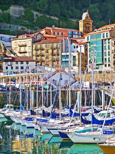 San Sebastian Old town and marina | Daniel Schwabe | Flickr