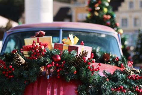 A Few Handy Tips for Christmas Car Decorating