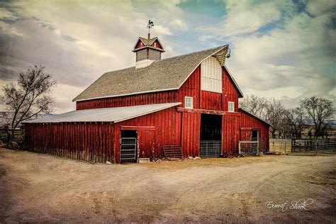 23 Old Barn Pictures (Rustic and Abandoned Pole Barns) - Love Home Designs