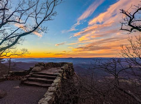 Thunder Ridge Overlook: A quick stop with a huge beautiful view