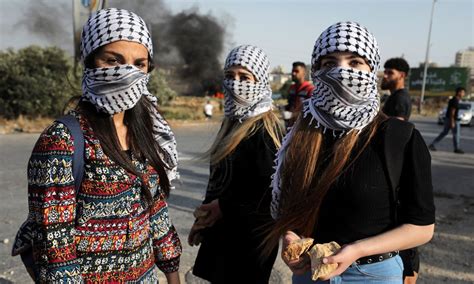 The Palestinian keffiyeh: All you need to know about its origins ...