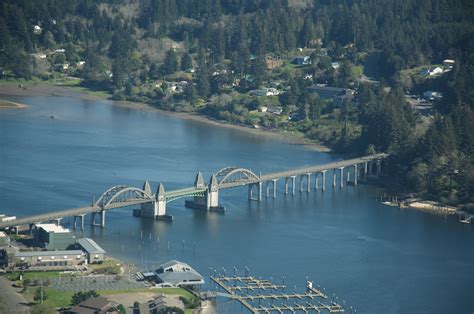 File:Siuslaw River Bridge at Florence OR.jpg