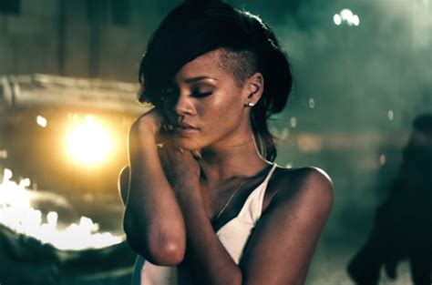 Rihanna's 'Diamonds' Video Reaches 2 Billion Views on YouTube