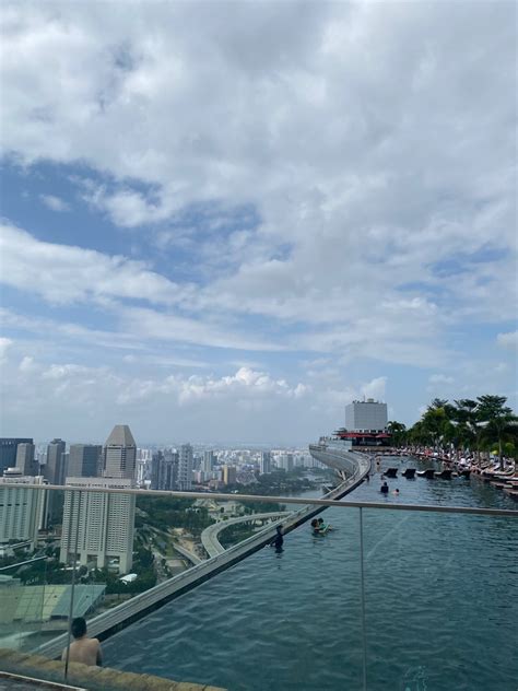 MBS Infinity Pool - Rooftop Pool (level 57) - Singapore Marina Bay ...