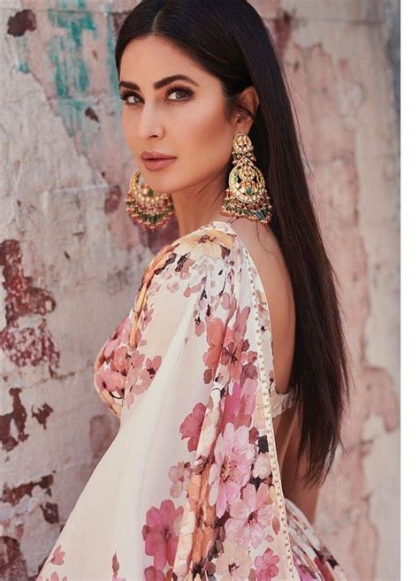 Katrina kaif looks pretty in a saree | Fashion, Floral lehenga, Saree