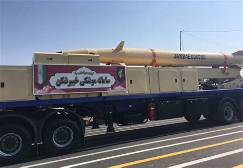 Iran perlihatkan dua rudal baru dalam parade militer