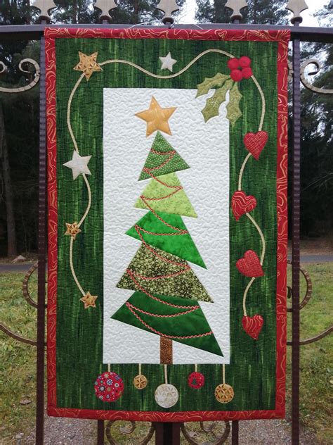 Christmas tree wall quilt, Christmas quilted wall hanging | Christmas ...