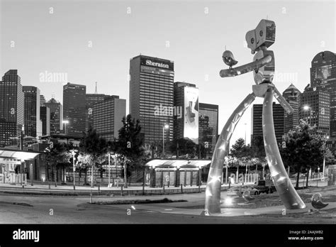 Traveling Man Sculpture Dallas 112819 Stock Photo - Alamy