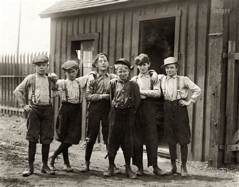 Shorpy Historical Picture Archive :: Wee Lads: 1910 high-resolution photo