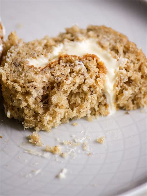 Banana Roll Cake with Cream Cheese Frosting – The Desserted Girl