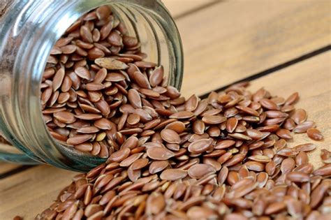 12 Amazing Health and Beauty Benefits of Flax Seeds