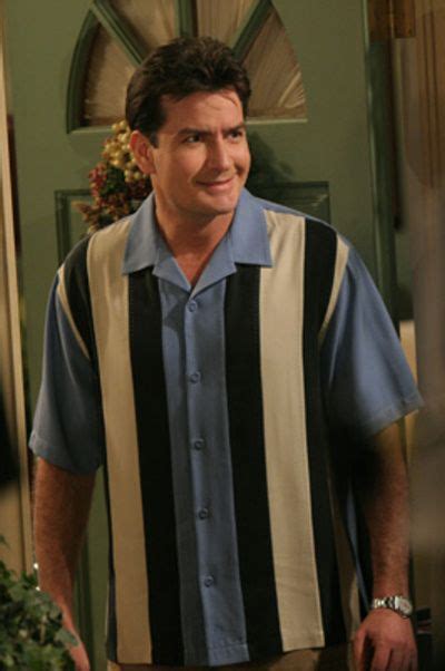 Charlie Sheen in Two and a Half Men (2003) | Kleding