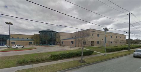 Weapons found at 55 Houston ISD school campuses in 2014-15; 101 incidents