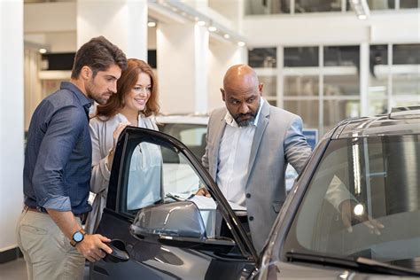 Lorraine Explains: Are car dealerships an essential service? | Car ...