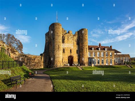 Tonbridge castle kent gatehouse hi-res stock photography and images - Alamy