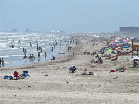 'It was a jungle out there': Port Aransas local takes photos of crowded ...