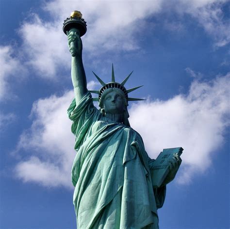 File:Liberty-statue-from-below cropped.jpg - Wikipedia