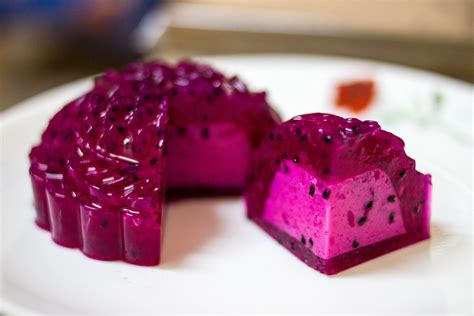 JoJo: Dragon Fruit Jelly Mooncake Recipe