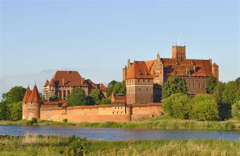 File:Panorama of Malbork Castle, part 5.jpg - Wikimedia Commons