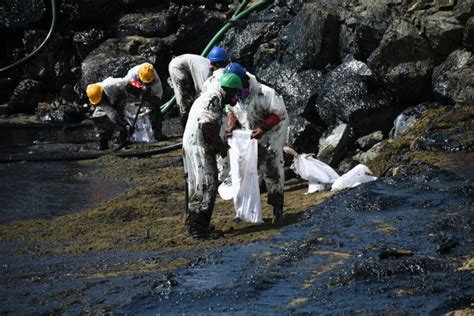 Tobago oil spill blackens beaches, but mystery apparently cleared up ...