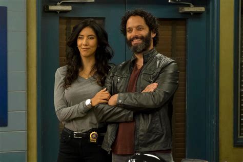 Brooklyn Nine-Nine: Pimento and Rosa Announce They're Getting Married ...