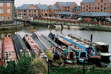 √ Ellesmere Port Canal