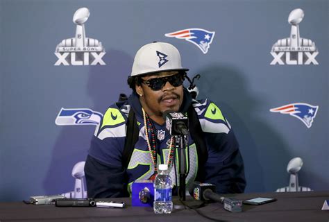 Seahawks' Marshawn Lynch goes unscripted in interview - Chicago Tribune