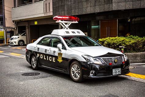 Japanese police cars have lights with mechanical lifts for improved ...