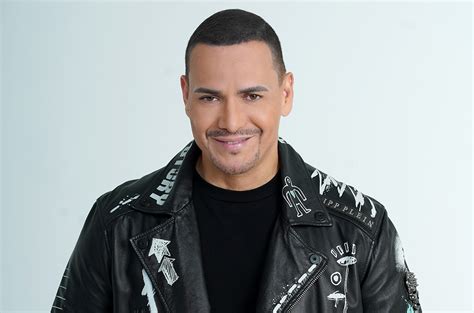 Víctor Manuelle to Receive Premio Lo Nuestro's 2023 Lifetime ...