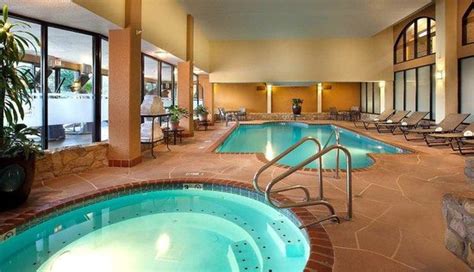 Indoor Swimming Pool - Picture of Embassy Suites by Hilton Chicago ...