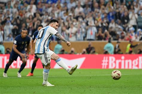 Messi goal: Watch Argentina captain score penalty against France in ...