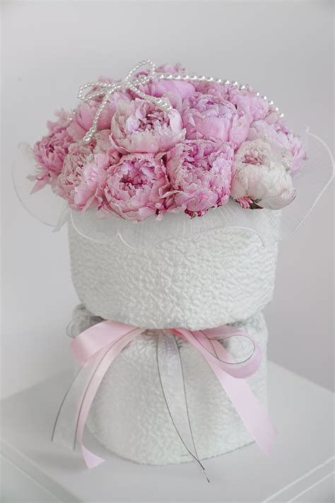 Arrangement of Pink Roses · Free Stock Photo