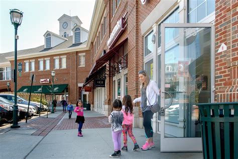 Livingston, N.J., for Schools and Shopping - The New York Times