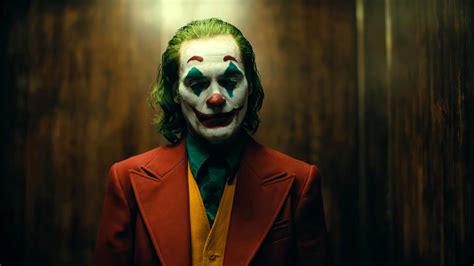 Joker Movie Review (2019) | A Psychological Masterpiece