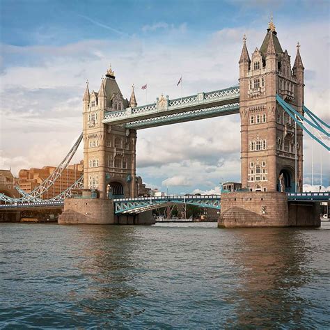 Visiting Tower Bridge in London | Trainline