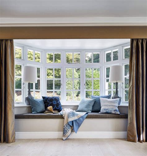 5 Curtain Ideas for Bay Windows | Living room windows, Bay window ...