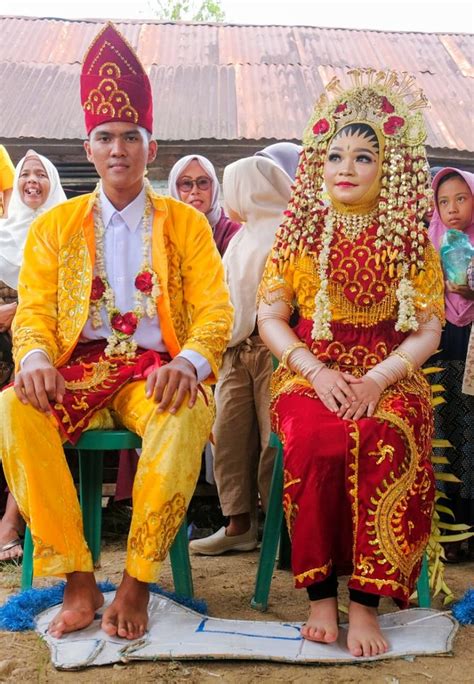 Bausung Panganten, Tradisi Mengusung Pengantin Suku Banjar