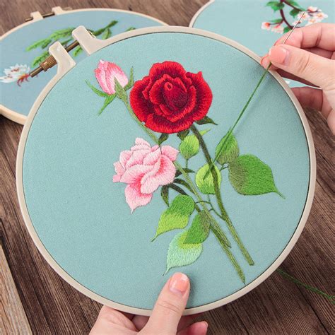 Red Roses Hand Embroidery Kit (Long & Short Stitch) – MiuEmbroidery