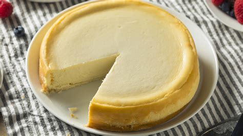 New York-Style Cheesecake Vs. Chicago-Style: What's The Difference?