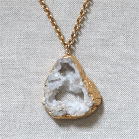 white quartz pendant | Fashion jewelry, Quartz pendant, Pendant