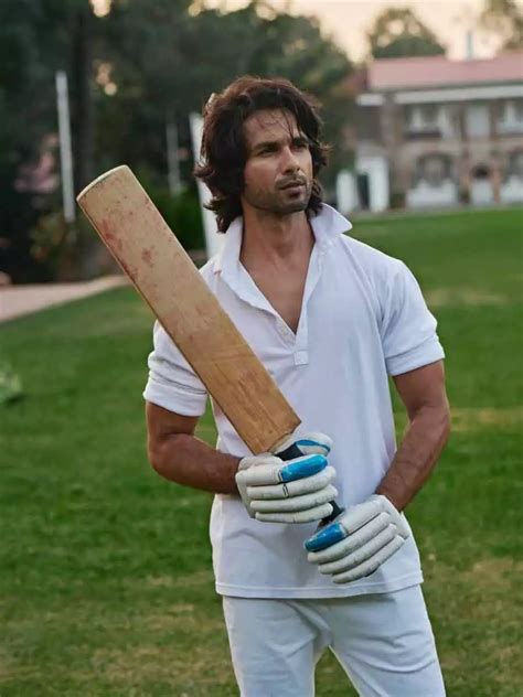 Shahid Kapoor's Jersey wins hearts with a rousing sports drama ...