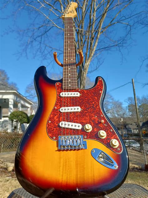 Fender Squier Sunburst | Reverb