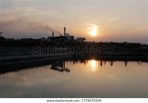 106 Matahari Senja Images, Stock Photos & Vectors | Shutterstock