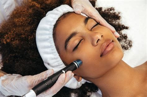 Guide to Dermaplaning: Best Products, Tips, and Tricks | Essence