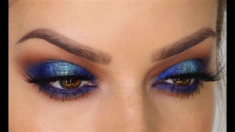 Blue Eyeshadow Makeup Tutorial - Wavy Haircut