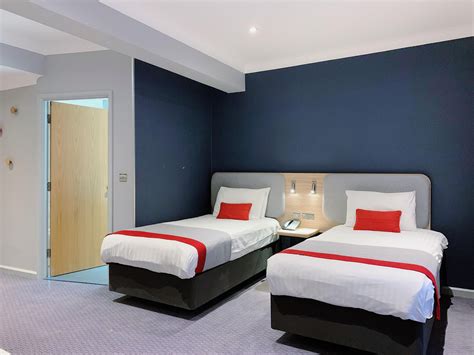 Station Hotels: Holiday Inn Express London - Victoria