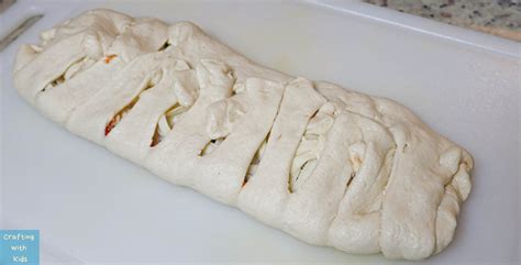 Braided Calzone Pizza with Pillsbury Pizza Dough that Kids Love to Make