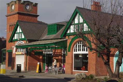 West Kirby Station © Stephen McKay cc-by-sa/2.0 :: Geograph Britain and ...