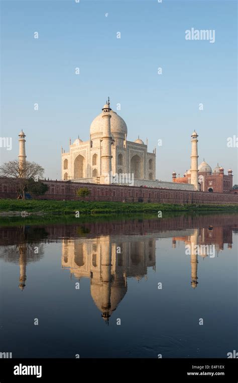 Taj Mahal and reflection on Yamuna river Stock Photo - Alamy