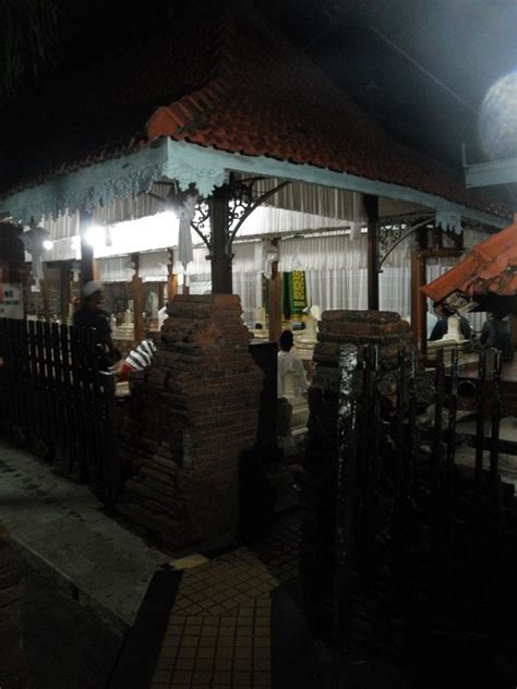 SENI LAMA MELAYU (MALAY OLDEN ART): Makam (Tomb of) Sunan Kudus